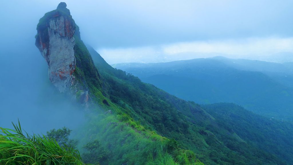 ഇലവീഴാപൂഞ്ചിറയിലും ഇല്ലിക്കല്‍ കല്ലിലും സഞ്ചാരികള്‍ക്ക് വിലക്ക്