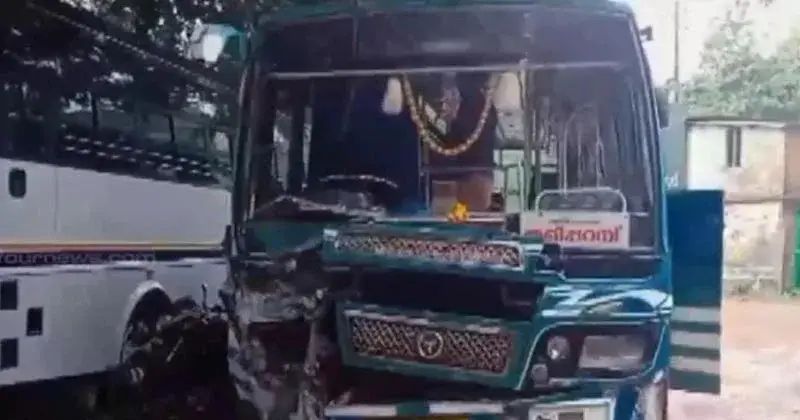 കണ്ണൂരിൽ സ്വകാര്യ ബസുകള്‍ കൂട്ടിയിടിച്ച്‌ 30 പേര്‍ക്ക് പരുക്ക്