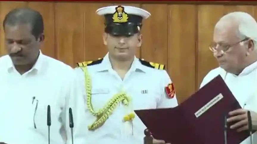 മന്ത്രിയായി രാജ്ഭവനില്‍ സത്യപ്രതിജ്ഞ ചെയ്ത് ഒആര്‍ കേളു; പ്രതിപക്ഷ നേതാക്കളും ചടങ്ങില്‍ പങ്കെടുത്തു