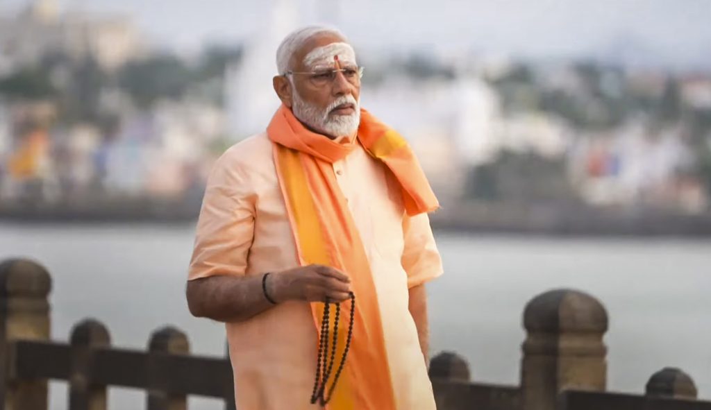 45 മണിക്കൂർ ധ്യാനം പൂർത്തിയാക്കി മോദി കന്യാകുമാരിയില്‍ നിന്നും മടങ്ങി