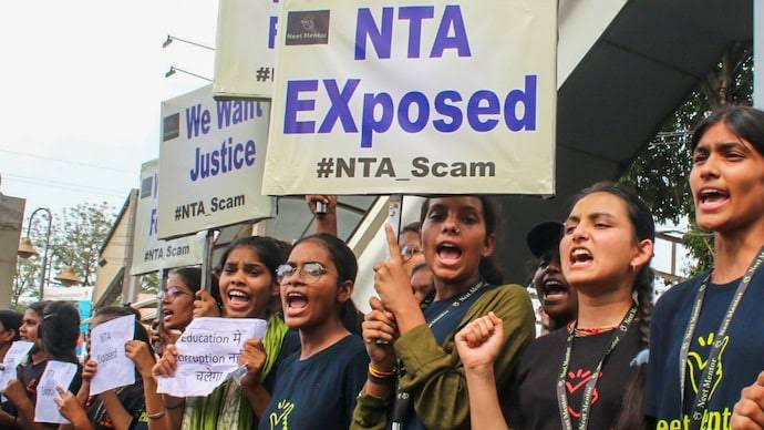 നീറ്റ്-യുജി പരീക്ഷാ ക്രമക്കേട്; ആദ്യ കുറ്റപത്രം സമർപ്പിച്ച് സിബിഐ, പ്രതിപ്പട്ടികയിൽ 13 പേർ