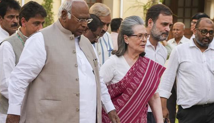 സോണിയ ഗാന്ധി കോണ്‍ഗ്രസ് പാർലമെന്ററി പാർട്ടി ചെയർപേഴ്‌സൺ