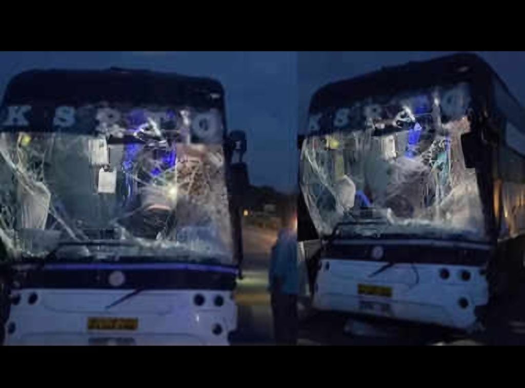 കോഴിക്കോട് നിന്ന് ബെംഗളൂരുവിലേക്ക് വരികയായിരുന്ന കർണാടക ആർടിസി ബസ് അപകടത്തിൽപെട്ടു