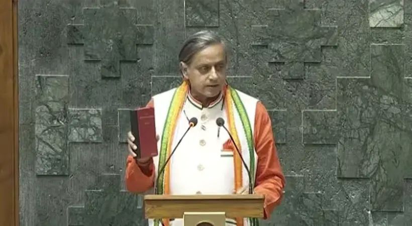 ലോക്സഭ അംഗമായി സത്യപ്രതിജ്ഞ ചെയ്ത് ശശി തരൂര്‍