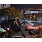 കെ.എസ്.ആർ.ടി.സി ബസിടിച്ച് തൃശൂരിലെ ശക്തൻ തമ്പുരാൻ പ്രതിമ തകർന്നു;  മൂന്നുപേർക്ക് പരുക്ക്