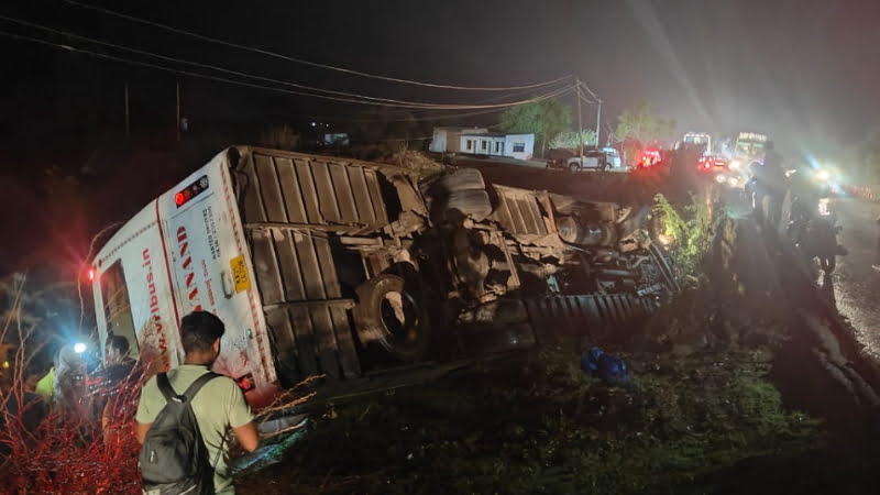 സ്വകാര്യ ബസ് മറിഞ്ഞ് രണ്ട് മരണം