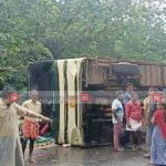 ബെംഗളൂരുവില്‍ നിന്നുള്ള ടൂറിസ്റ്റ് ബസ് പാലാ തൊടുപുഴ റോഡില്‍ മറിഞ്ഞ് അപകടം; 18 പേര്‍ക്ക് പരുക്ക് മൂന്നുപേരുടെ നില ഗുരുതരം