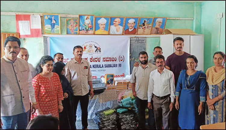 സുവർണ കർണാടക കേരള സമാജം പഠനസാമഗ്രികൾ വിതരണം ചെയ്തു
