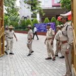 വോട്ടെണ്ണലിനു മിനിറ്റുകൾ ബാക്കി; കനത്ത സുരക്ഷയിൽ ബെംഗളൂരു നഗരം