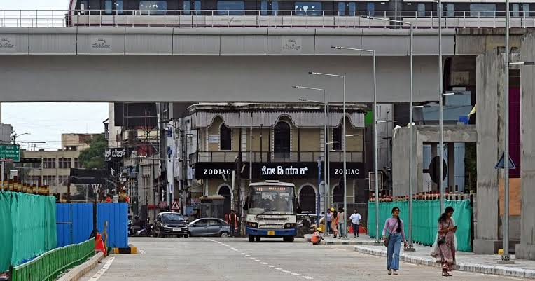 വർഷങ്ങളായി അടച്ചിട്ട കാമരാജ് റോഡ് ഭാഗികമായി തുറന്നു