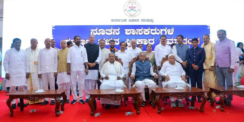 പതിനേഴ് പുതിയ എംഎൽസിമാർ സത്യപ്രതിജ്ഞ ചെയ്തു