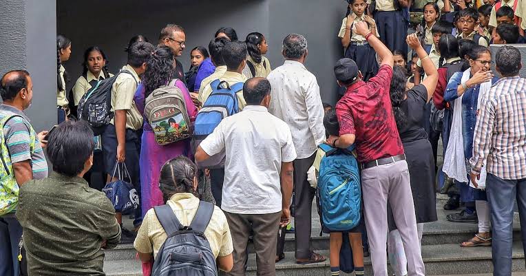 നടി തമന്നയെ കുറിച്ച് സ്കൂൾ പാഠഭാഗം; പ്രതിഷേധിച്ച് രക്ഷിതാക്കൾ