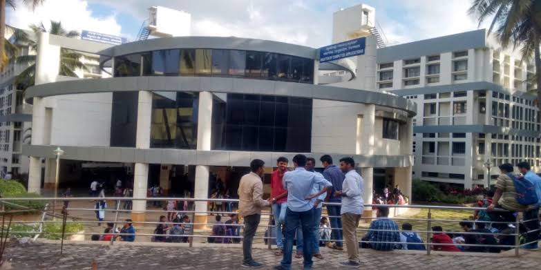 ഫീസ് വർധന അഭ്യർത്ഥിച്ച് സ്വകാര്യ എഞ്ചിനീയറിംഗ് കോളേജുകൾ