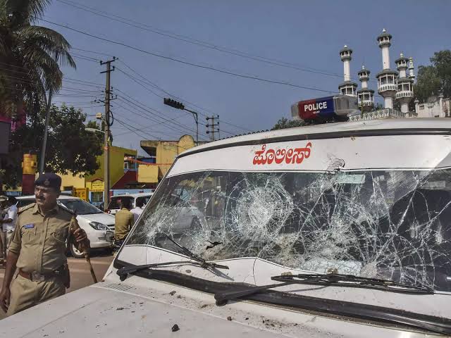 പോലീസിന് നേരെ ഗുണ്ടാസംഘത്തിന്റെ ആക്രമണം; കസ്റ്റഡിയിലുള്ള പ്രതിയെ മോചിപ്പിച്ചു