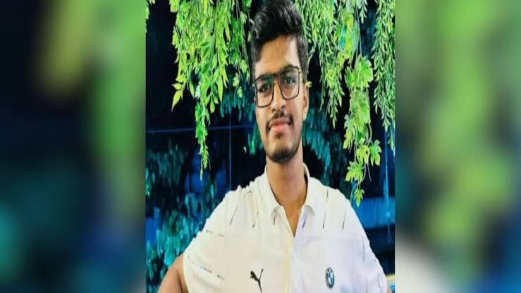 മാതാപിതാക്കൾ തമ്മിലുള്ള തർക്കം പരിഹരിക്കാൻ ശ്രമിച്ചു; അച്ഛന്റെ കുത്തേറ്റ് മകന് ദാരുണാന്ത്യം