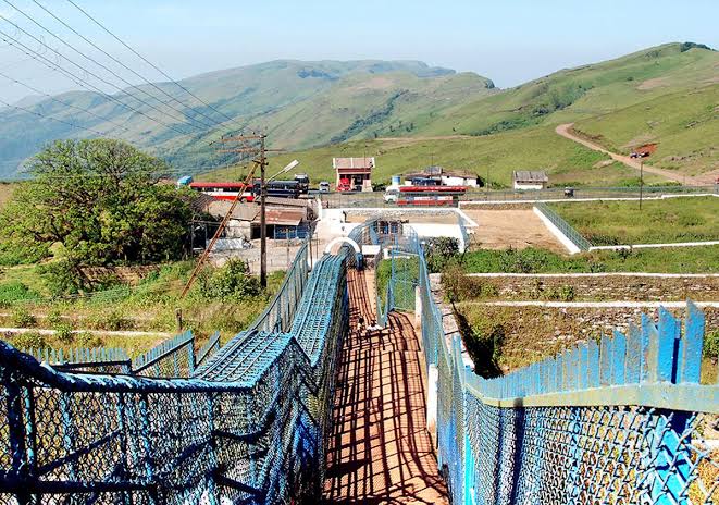 വിനോദസഞ്ചാര കേന്ദ്രങ്ങളിൽ സുരക്ഷ കർശനമാക്കി പോലീസ്