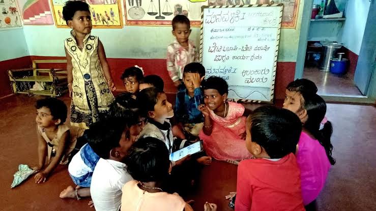 അങ്കണവാടികളിൽ എൽകെജി, യുകെജി ക്ലാസുകൾ ആരംഭിക്കാൻ തീരുമാനം