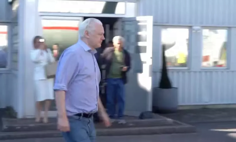 ജൂലിയൻ അസാൻജ് ജയിൽമോചിതനായി