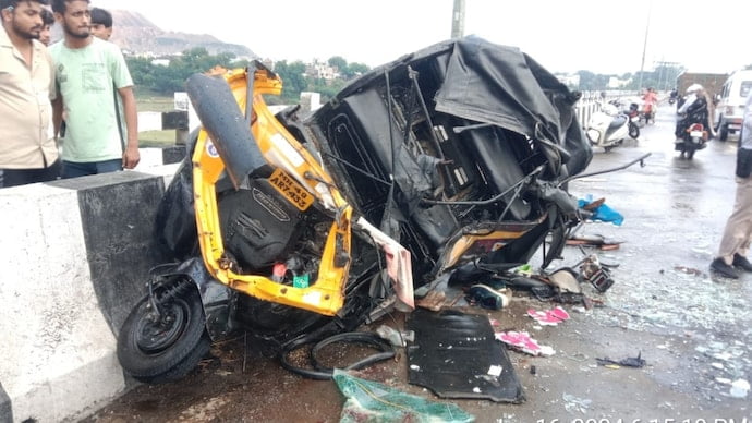 ബസും ഓട്ടോറിക്ഷയും കൂട്ടിയിടിച്ച് അപകടം; രണ്ട് സൈനികർ മരിച്ചു