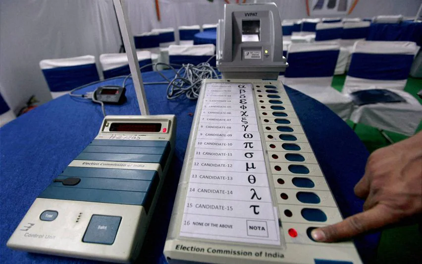 പ്രതികാരം തീര്‍ത്ത് ജനം; കോൺഗ്രസ് സ്ഥാനാർഥി കൂറുമാറി പത്രിക പിൻവലിച്ച ഇൻഡോറിൽ ഒന്നര ലക്ഷം കടന്ന് നോട്ട