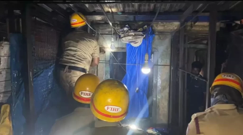 വസ്ത്ര മാർക്കറ്റിലുണ്ടായ തീപിടുത്തത്തിൽ എട്ട് കടകൾ കത്തിനശിച്ചു