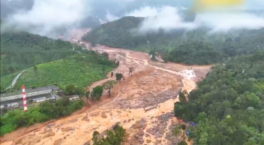 ദുരന്തമുണ്ടായ സ്ഥലങ്ങളിലേക്ക് കാഴ്ചകള്‍ കാണാൻ പോകരുത്; മുന്നറിയിപ്പുമായി കേരള പോലീസ്