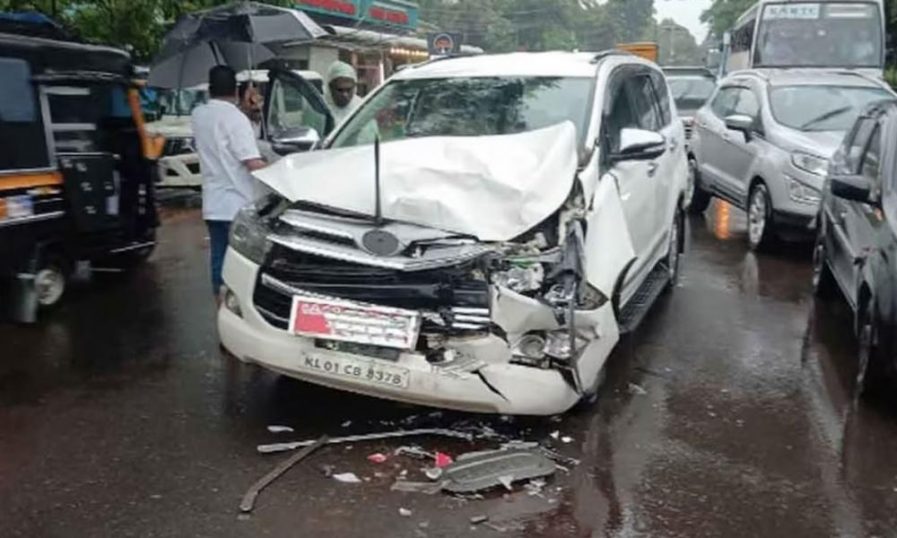 പ്രതിപക്ഷ നേതാവ് വി ഡി സതീശന്റെ കാര്‍ അപകടത്തില്‍പ്പെട്ടു