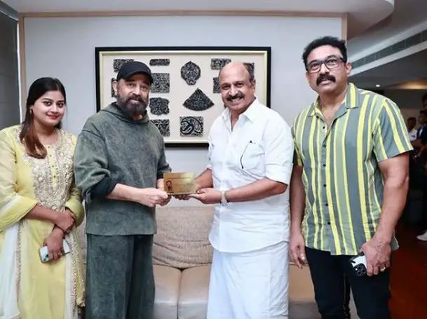 താര സംഘടനയായ അമ്മയില്‍ അംഗത്വം എടുത്ത് നടൻ കമലഹാസൻ