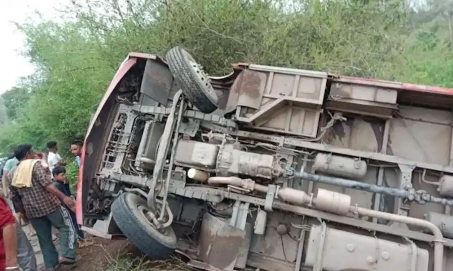 സ്‌കൂള്‍ ബസ് മറിഞ്ഞ് അപകടം; കുട്ടികളടക്കം 46 പേര്‍ക്ക് പരുക്ക്