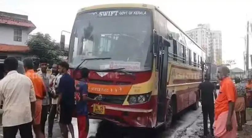 ഓടിക്കൊണ്ടിരുന്ന കെഎസ്‌ആര്‍ടിസി ബസിന് തീ പിടിച്ചു