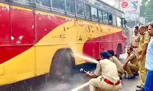 ഓടിക്കൊണ്ടിരിക്കെ കെഎസ്‌ആര്‍ടിസി ബസ്സിന്റെ ടയറിന് തീപിടിച്ചു