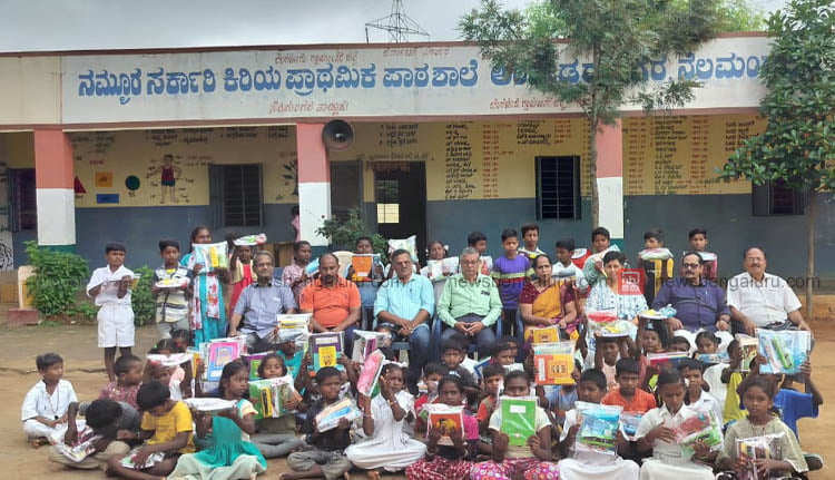 പഠനോപകരണ വിതരണം