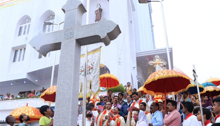 സുൽത്താൻ പാളയ സെന്റ് അൽഫോൻസാ ഫൊറോനാ ദേവാലയത്തിൽ തിരുനാള്‍ കൊടിയേറി