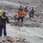 ഉത്തരാഖണ്ഡിൽ താൽക്കാലിക പാലം തകർന്ന് രണ്ട് തീർത്ഥാടകർ ഒഴുകിപ്പോയി; 14 പേർ കുടുങ്ങിക്കിടക്കുന്നു