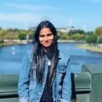 നാല് വര്‍ഷത്തിന് ശേഷം നാട്ടിലേക്ക് മടങ്ങവേ ഇന്ത്യൻ വംശജയായ യുവതി വിമാനത്തില്‍ മരിച്ചു