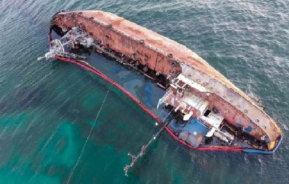 ഒമാനില്‍ മുങ്ങിയ എണ്ണകപ്പലില്‍ നിന്ന് ഇന്ത്യക്കാർ അടക്കം 9 പേരെ രക്ഷപ്പെടുത്തി