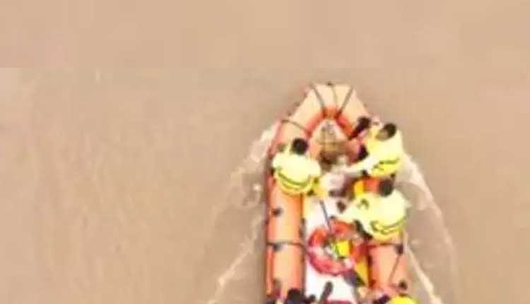 അർജുനെ കണ്ടെത്താനുള്ള ദൗത്യം; മുങ്ങൽ വിദഗ്ധൻ ഈശ്വർ മൽപെ ഒഴുക്കിൽപ്പെട്ടു