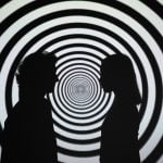 സ്‌കൂളിൽ ഹിപ്‌നോട്ടിസം പരീക്ഷിച്ച് സഹപാഠി; നാല് വിദ്യാർഥികൾ കുഴഞ്ഞു വീണു