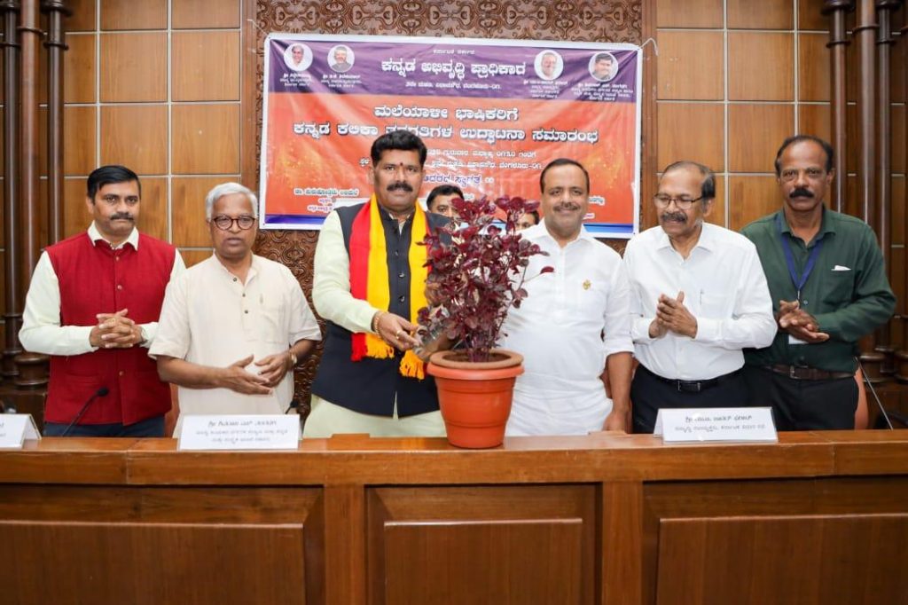 പരസ്പര സ്നേഹവും സാഹോദര്യവും വളർത്തുന്നതിൽ ഭാഷ സുപ്രധാന പങ്ക് വഹിക്കുന്നു- യു. ടി ഖാദർ