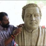 ബെംഗളൂരു ശ്രീനാരായണ സമിതിയില് സ്ഥാപിക്കുന്ന മഹാകവി കുമാരനാശാന്റെ അര്ദ്ധകായ ശില്പം മാന്നാറില് പൂര്ത്തിയാവുന്നു