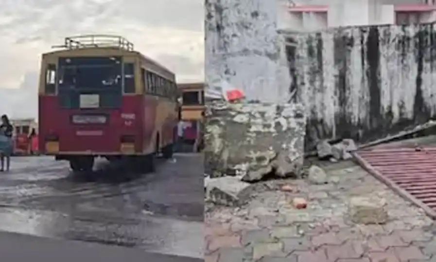 സ്റ്റാന്‍ഡില്‍ നിര്‍ത്തിയിട്ടിരുന്ന കെഎസ്‌ആര്‍ടിസി ബസ് റോഡിലേക്ക് നീങ്ങി; എതിര്‍വശത്തുള്ള കെട്ടിടത്തിന്റെ ഗേറ്റും മതിലും തകര്‍ത്തു
