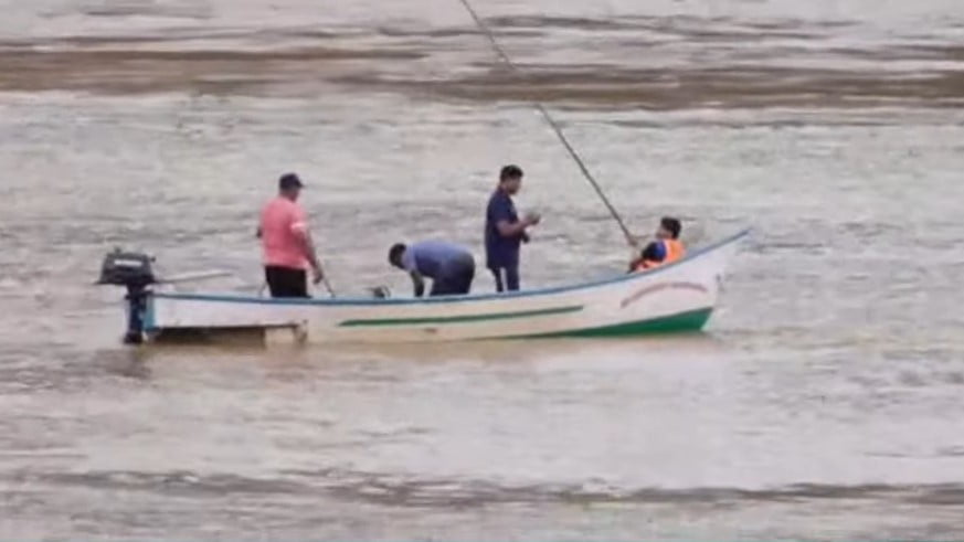 അർജുനായുള്ള ഇന്നത്തെ തിരച്ചിൽ അവസാനിപ്പിച്ചു; വെല്ലുവിളിയായി വെള്ളത്തിനടിയിലെ ചെളിയും മണ്ണും മരവും