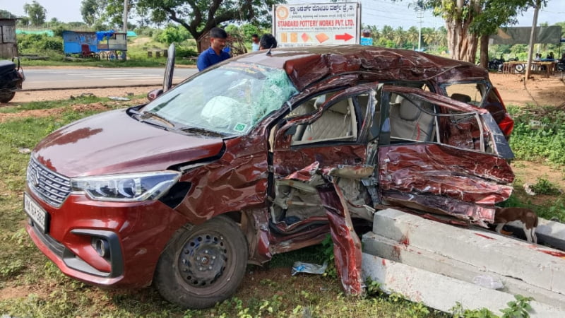 കാറും ട്രക്കും കൂട്ടിയിടിച്ച് മൂന്ന് പേർക്ക് ദാരുണാന്ത്യം