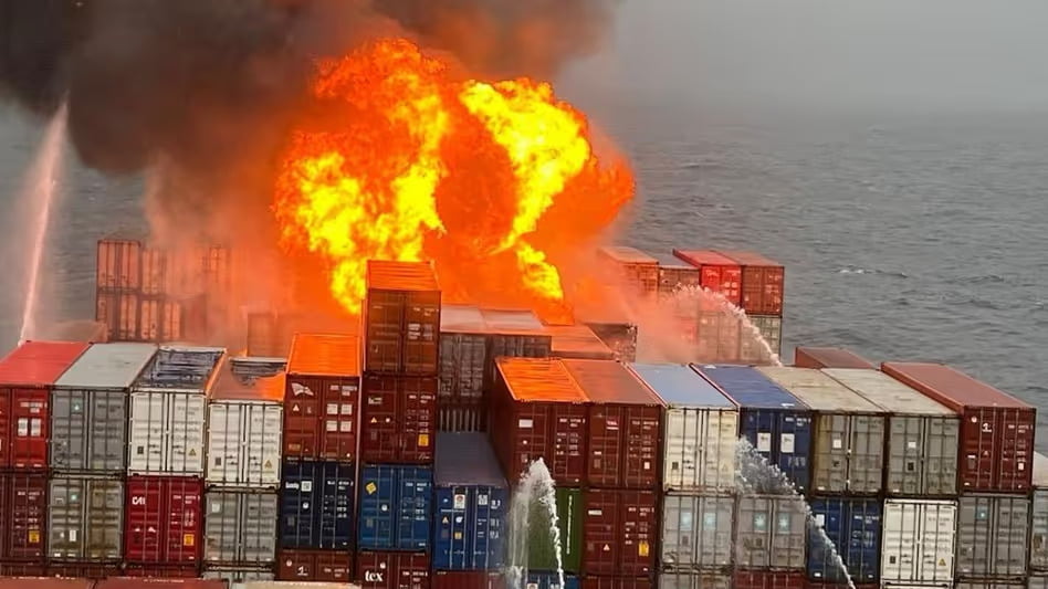 ഗോവൻ തീരത്ത് ചരക്ക് കപ്പലിൽ വൻ തീപിടിത്തം; ഒരാൾ മരിച്ചു