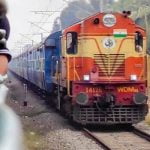 തീപിടിച്ചെന്ന് കരുതി ഓടുന്ന ട്രെയിനിൽനിന്ന് പുറത്തേക്ക് ചാടി യാത്രക്കാർ; ആറ് പേർക്ക് പരുക്ക്