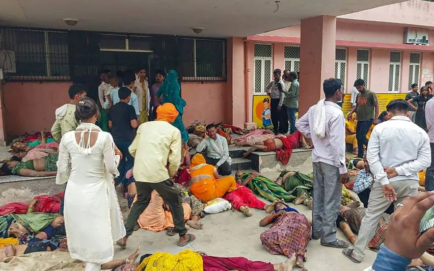 യു പിയില്‍ മതചടങ്ങിനിടെ വന്‍ ദുരന്തം; തിക്കിലും തിരക്കിലും നൂറിലധികം പേര്‍ മരിച്ചു, ഏറെയും സ്ത്രീകളും കുട്ടികളും