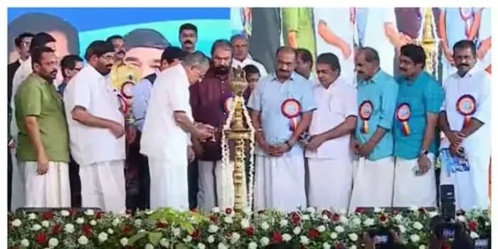 വിഴിഞ്ഞം തുറമുഖത്തിന്റെ ട്രയല്‍ റണ്‍ ഉദ്ഘാടനം ചെയ്ത് മുഖ്യമന്ത്രി