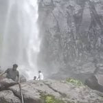 കനത്ത മഴയിൽ ജലനിരപ്പ് ഉയര്‍ന്നു; ഗോവയിൽ വെള്ളച്ചാട്ടത്തിൽ സഞ്ചാരികൾ കുടുങ്ങി