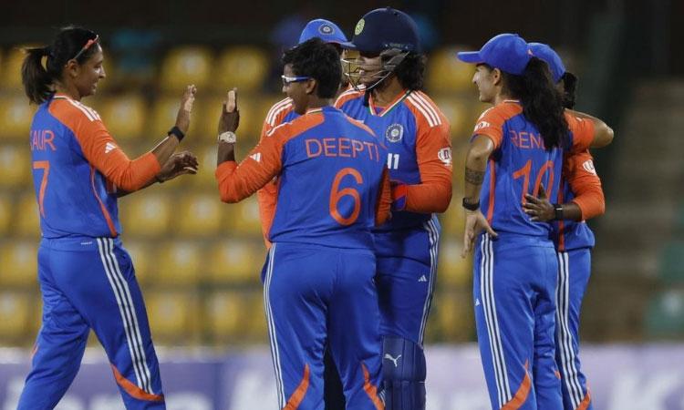 ഗംഭീര തുടക്കം; വനിത ഏഷ്യ കപ്പില് പാക്കിസ്ഥാനെ ഏഴ് വിക്കറ്റിന് തകര്ത്ത് ഇന്ത്യ