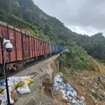 ബെംഗളൂരു- മംഗളൂരു പാളത്തിൽ മണ്ണിടിച്ചൽ: മണ്ണ് നീക്കൽ പ്രവൃത്തികൾ പുരോഗമിക്കുന്നു